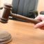 Мужчину, угрожавшего милиционерам ножом и табуретом, приговорили к 1,5 года колонии