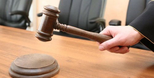 Мужчину, угрожавшего милиционерам ножом и табуретом, приговорили к 1,5 года колонии