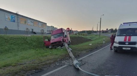 Автомобиль опрокинулся при съезде с МКАД