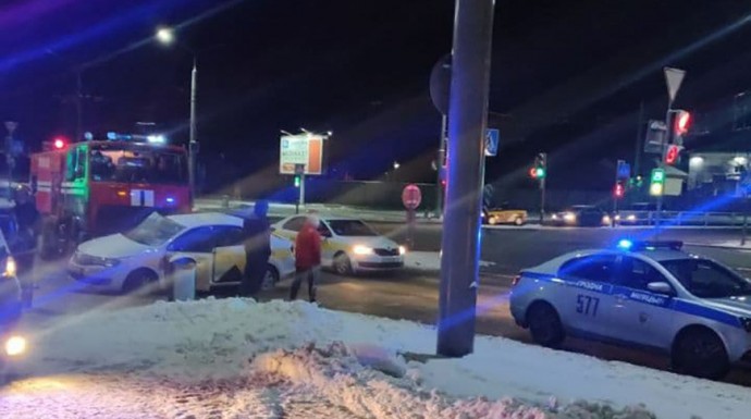 В Гродно столкнулись пожарная машина и такси