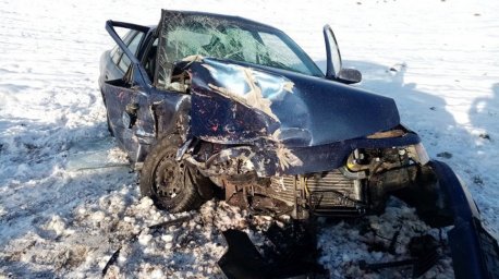 Два человека пострадали при лобовом столкновении легковушек в Речицком районе