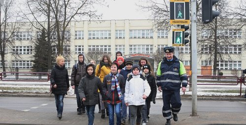 ГАИ рекомендует родителям повторить с детьми алгоритм действий при переходе проезжей части