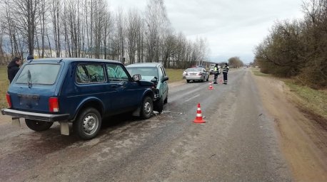 Женщина и двое детей пострадали в лобовой аварии в Гродно