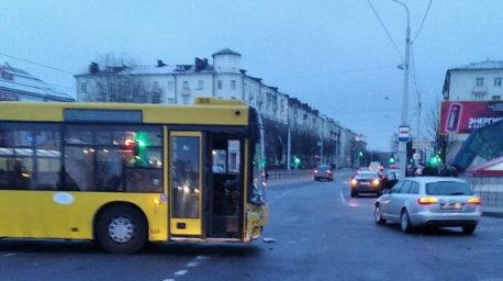 В Минске автобус столкнулся с легковушкой