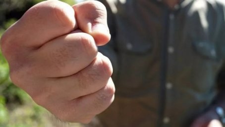 В Зельвенском районе отец до смерти избил четырехлетнюю дочь