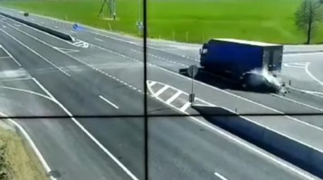 Легковушка вылетела на встречку и врезалась в грузовик в Ивьевском районе