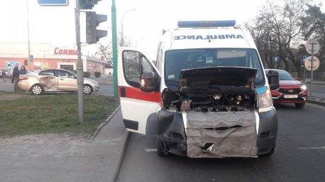 В Бресте легковушка столкнулась со скорой