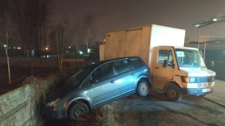 В Минске "Мерседес" наехал на стоящую машину